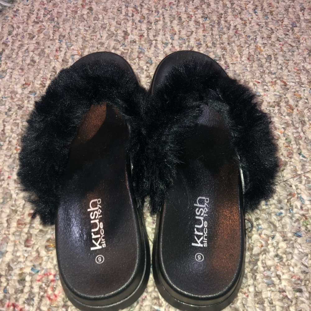 Slippers - Picture 1 of 3